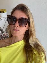 Load image into Gallery viewer, Fendi - Square Frame  Sunglasses - Tortoiseshell Brown - w case - RRP$550
