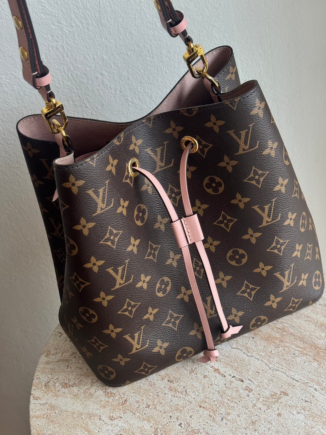 Louis Vuitton -  NéoNoé bucket Bag - Monogram w pink - M - RRP$3,900