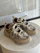 Load image into Gallery viewer, Chloe - Sonnie Sneaker - Grey - 36
