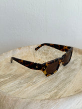 Load image into Gallery viewer, Pared - Dawn &amp; Dust Sunglasses - Tortoise  - S - RRP$260
