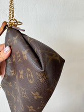 Load image into Gallery viewer, Louis Vuitton - Pallas Crossbody Bag w chain - Monogram w pink - S
