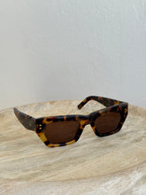 Load image into Gallery viewer, Pared - Dawn &amp; Dust Sunglasses - Tortoise  - S - RRP$260

