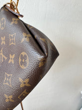 Load image into Gallery viewer, Louis Vuitton - Pallas Crossbody Bag w chain - Monogram w pink - S
