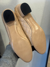 Load image into Gallery viewer, Salvatore Ferragamo - Quilted Vara Pump - Beige/Black  - 5.5 - RRP $1495 - Brand New
