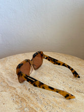 Load image into Gallery viewer, Karen Walker - Lola Sunglasses - Tortoise Shell - O/S

