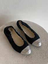 Load image into Gallery viewer, Chanel - Ballet Flats - Black - 36.5
