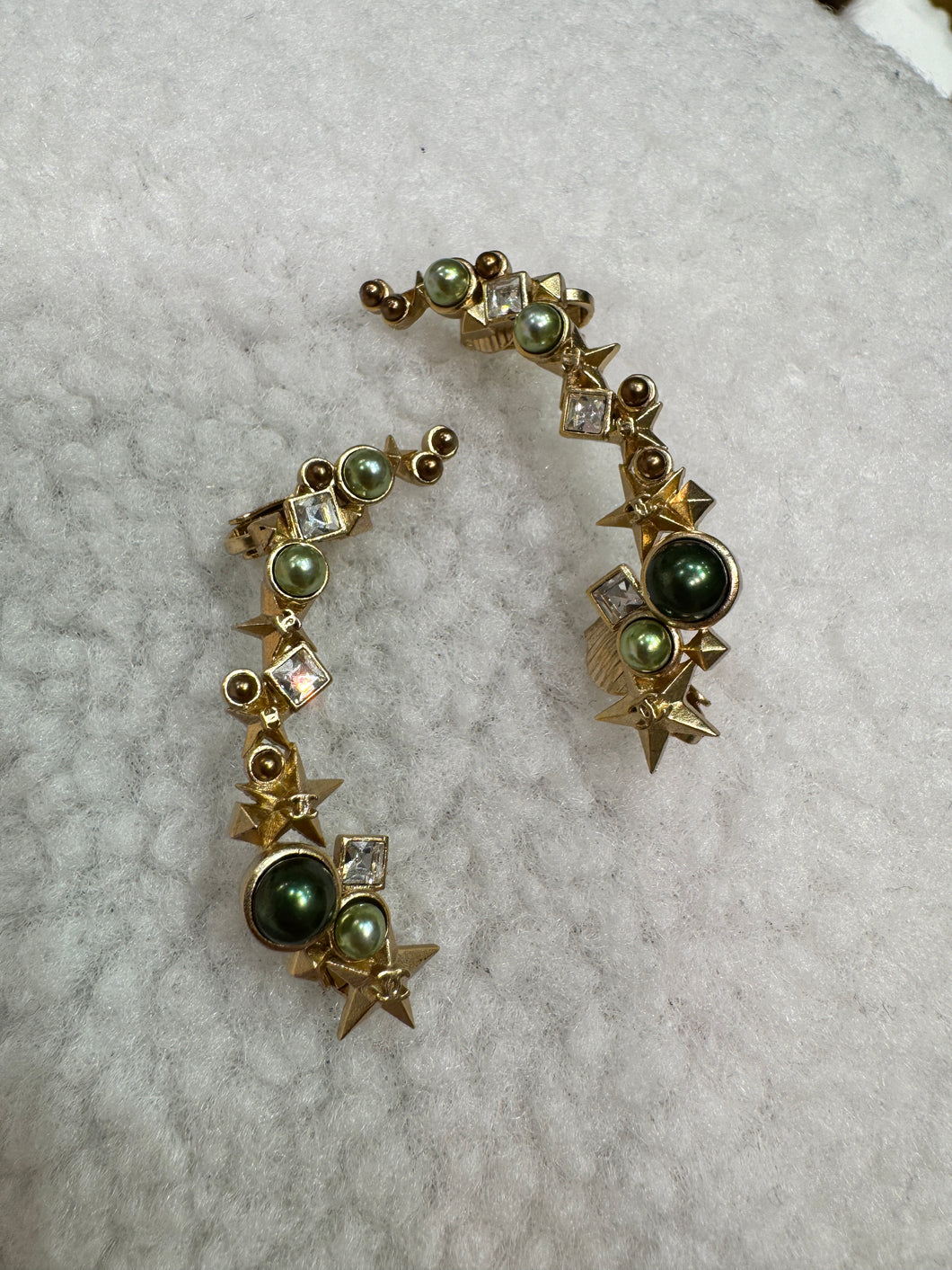 Chanel - Chanel 17 Gold Star Olive Faux Pearl Ear Cuff Earrings - Gold - OS