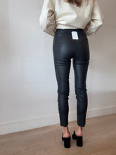 Load image into Gallery viewer, Max Mara - Leather pants - Black - 8
