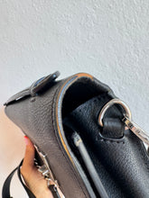 Load image into Gallery viewer, Louis Vuitton - Taurillon Leather Lockme Short Handle Clutch- Black - S
