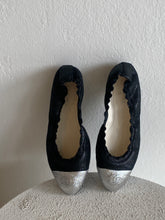 Load image into Gallery viewer, Chanel - Ballet Flats - Black - 36.5
