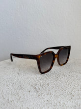 Load image into Gallery viewer, Fendi - Square Frame  Sunglasses - Tortoiseshell Brown - w case - RRP$550
