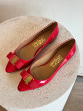 Load image into Gallery viewer, Salvatore Ferragamo - Flats w Bow Shoes - Red Patent - 6.5
