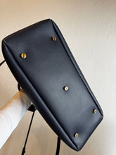Load image into Gallery viewer, Bally - Berkley Grained Bag - Navy - M
