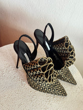 Load image into Gallery viewer, Andrea Mondin - Fabric Heels w Ruffle - Gold/Black - 39
