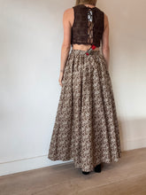 Load image into Gallery viewer, Viktoria &amp; Woods - Mystery Crop Crochet Lace Top - Cacao - 1
