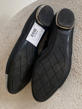 Load image into Gallery viewer, Chanel - Ballet Flats - Black - 36.5
