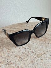 Load image into Gallery viewer, Gucci - Sunglasses - Black Grey Gradient - S
