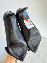 Load image into Gallery viewer, Salvatore Ferragamo - Bow Pump Shoes - Black - 8
