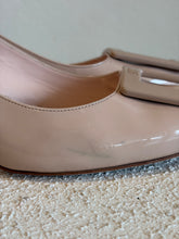 Load image into Gallery viewer, As is - Roger Vivier - Virgule Pointed Kitten Slingback Heels - Beige Patent Leather- 41 - RRP$1560
