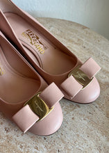 Load image into Gallery viewer, Salvatore Ferragamo - Vara Bow Pump Shoes - Pink - 6 - RRP$1250
