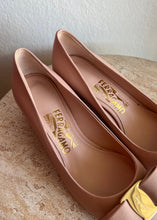 Load image into Gallery viewer, Salvatore Ferragamo - Vara Bow Pump Shoes - Pink - 6 - RRP$1250
