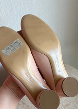Load image into Gallery viewer, Salvatore Ferragamo - Vara Bow Pump Shoes - Pink - 6 - RRP$1250
