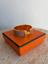 Load image into Gallery viewer, Hermes - Wide Clic Clac H Bracelet -  GM-(M/L)  - Marron Glace/Yellow gold -RRP$1350 - as new
