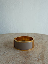 Load image into Gallery viewer, Hermes - Wide Clic Clac H Bracelet -  GM-(M/L)  - Marron Glace/Yellow gold -RRP$1350 - as new
