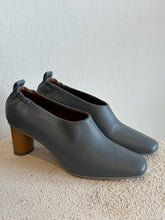 Load image into Gallery viewer, Gray Matters - Micol Shoes w Tan Heel - Grey - 40
