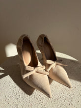 Load image into Gallery viewer, Scanlan Theodore - Bow Pump  95mm- Nude Suede  - 38 - RRP$600
