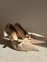 Load image into Gallery viewer, Scanlan Theodore - Bow Pump  95mm- Nude Suede  - 38 - RRP$600

