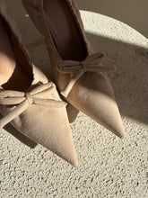 Load image into Gallery viewer, Scanlan Theodore - Bow Pump  95mm- Nude Suede  - 38 - RRP$600

