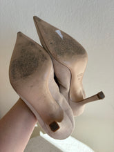 Load image into Gallery viewer, Scanlan Theodore - Bow Pump  95mm- Nude Suede  - 38 - RRP$600
