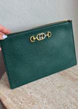 Load image into Gallery viewer, Gucci - Zumi Leather Zip Pouch Clutch - Green - S - as new w box
