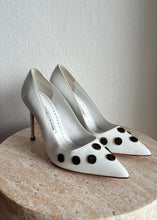 Load image into Gallery viewer, Manolo Blahnik - Panunzia BB Heels - White - 41
