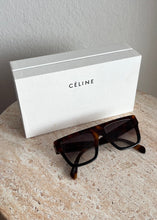Load image into Gallery viewer, Celine - Bold 3 Dot CL40280U Sunglasses - Tortoise Shell - S - RRP$542
