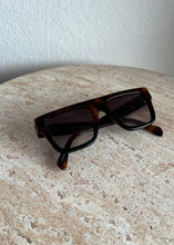 Load image into Gallery viewer, Celine - Bold 3 Dot CL40280U Sunglasses - Tortoise Shell - S - RRP$542
