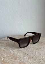 Load image into Gallery viewer, Celine - Bold 3 Dot CL40280U Sunglasses - Tortoise Shell - S - RRP$542
