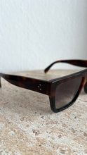 Load image into Gallery viewer, Celine - Bold 3 Dot CL40280U Sunglasses - Tortoise Shell - S - RRP$542
