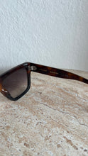 Load image into Gallery viewer, Celine - Bold 3 Dot CL40280U Sunglasses - Tortoise Shell - S - RRP$542
