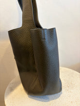 Load image into Gallery viewer, YSL - Le 5 à 7 Bea Tote - Olive Green Leather - M - RRP$5,805 - NEW
