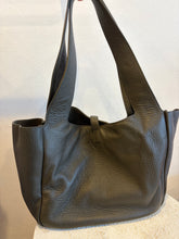 Load image into Gallery viewer, YSL - Le 5 à 7 Bea Tote - Olive Green Leather - M - RRP$5,805 - NEW
