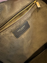 Load image into Gallery viewer, YSL - Le 5 à 7 Bea Tote - Olive Green Leather - M - RRP$5,805 - NEW
