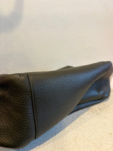 Load image into Gallery viewer, YSL - Le 5 à 7 Bea Tote - Olive Green Leather - M - RRP$5,805 - NEW
