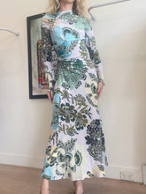 Load image into Gallery viewer, Scanlan Theodore - LS Ruched Silk Midi dress - Green Large Floral - 6
