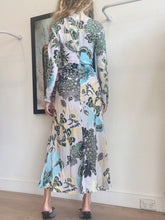 Load image into Gallery viewer, Scanlan Theodore - LS Ruched Silk Midi dress - Green Large Floral - 6
