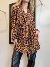 Load image into Gallery viewer, The Upside - Silk/Cotton Robe w belt- Leopard print - 1
