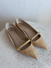 Load image into Gallery viewer, No 21 - Raffia Fabric Pointy Flats - Tan - 39.5 - As Is
