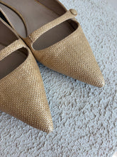 Load image into Gallery viewer, No 21 - Raffia Fabric Pointy Flats - Tan - 39.5 - As Is
