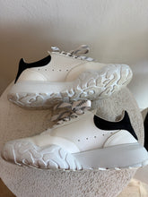 Load image into Gallery viewer, Alexander McQueen - Court Trainer Sneakers - White/Black Tab- 40 - rrp$740
